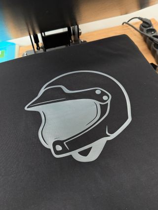👕 Vybrali jste si tričko z kolekce Petrolhead Shop originals, ale přejete si ho v jiné barevné kombinaci? Žádný problém! 😉...